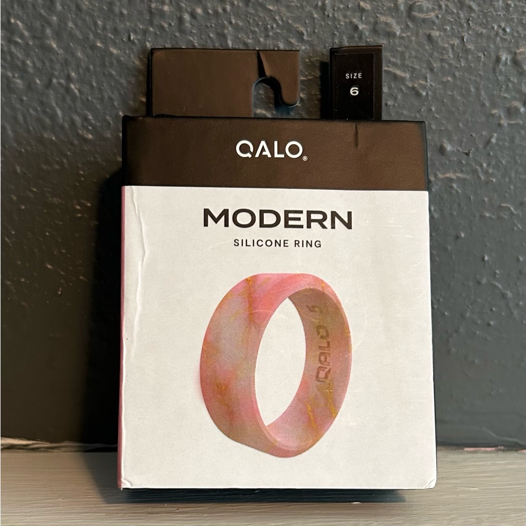 Qalo Modern Pink Silicone Ring